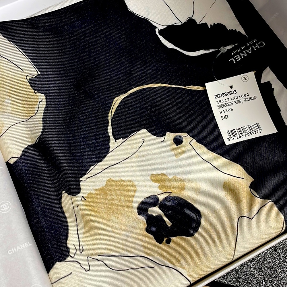Chanel women scarf